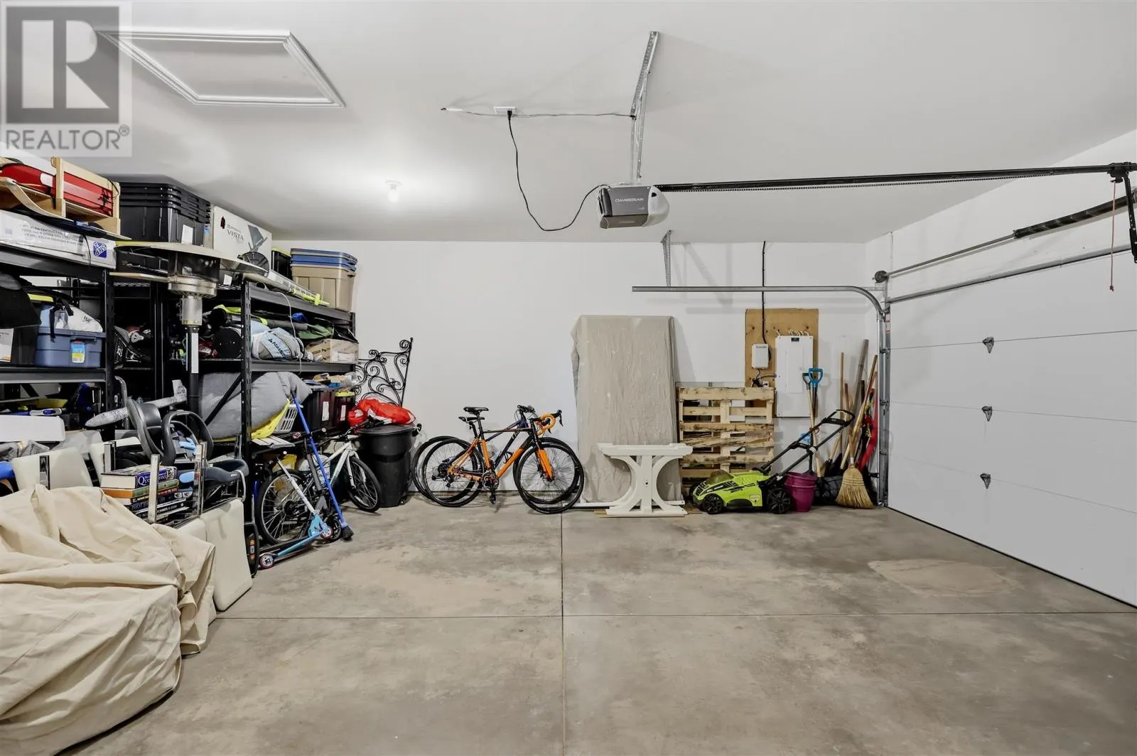 76 Crestwood AVE