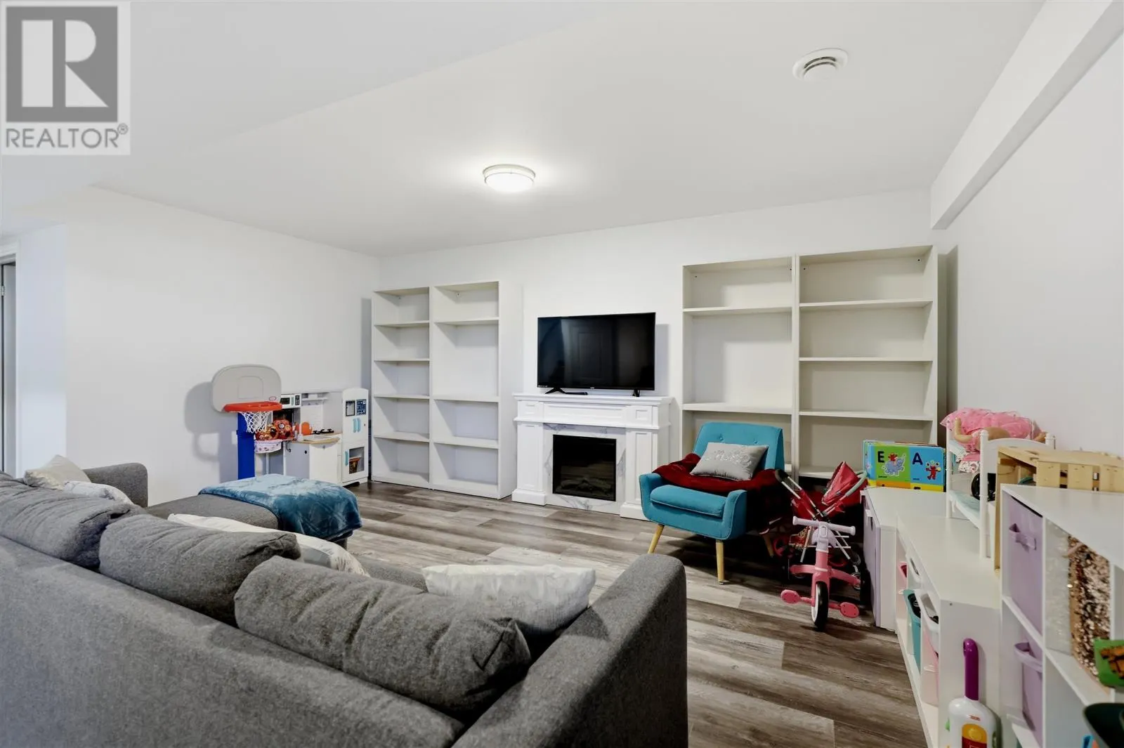 76 Crestwood AVE