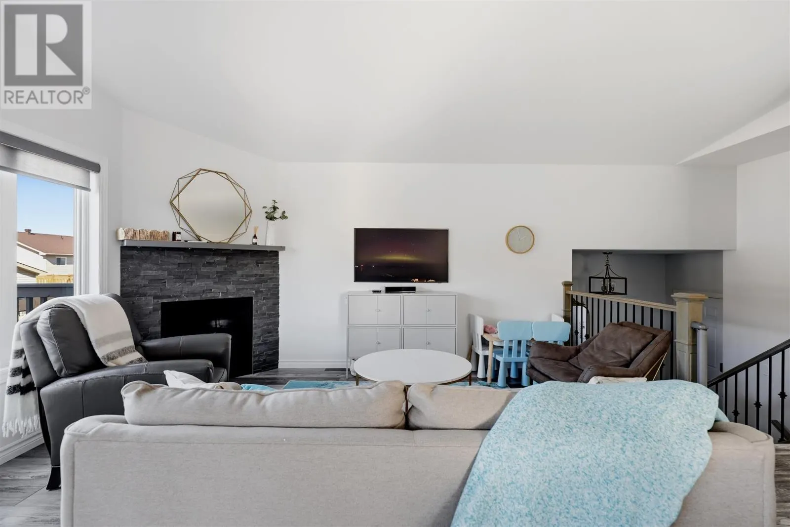76 Crestwood AVE