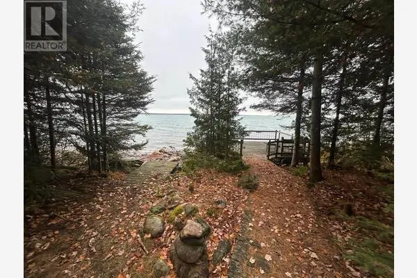 2648 & 2652 Canoe Point RD