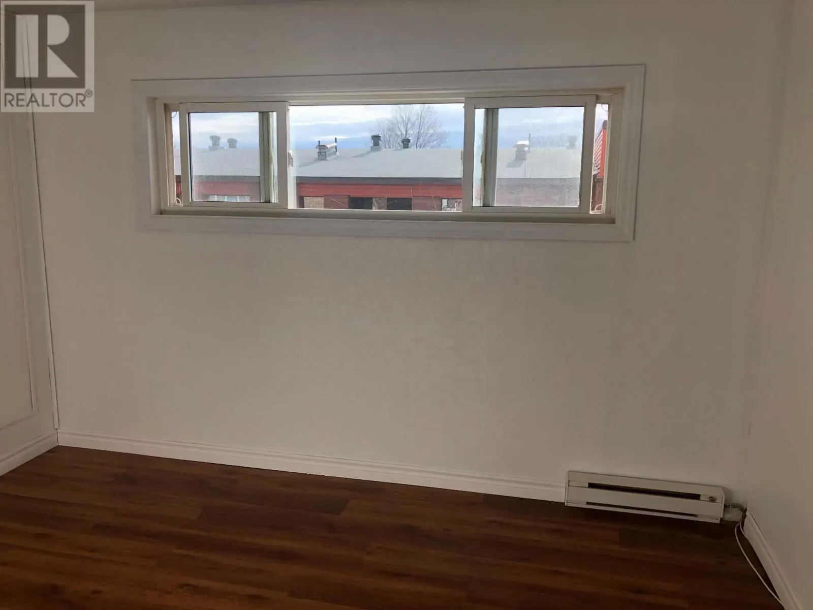 #50 - 25 Mississauga AVE