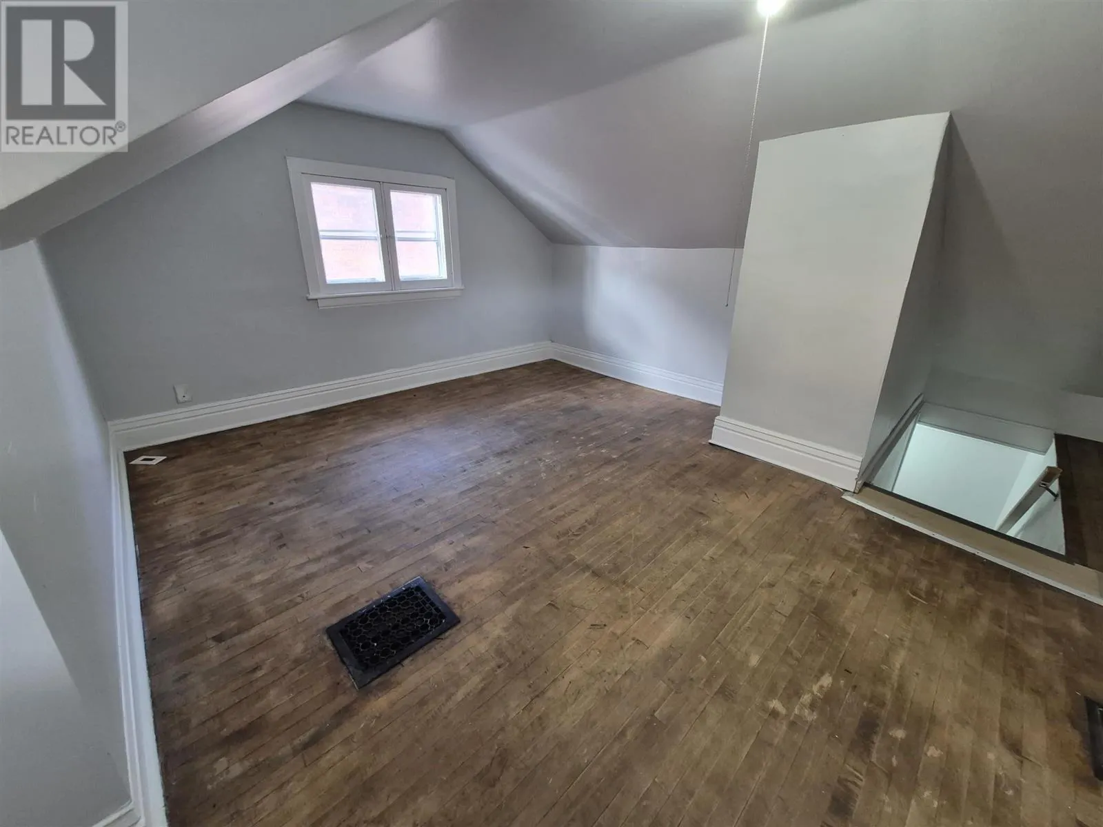 226 Albert ST W