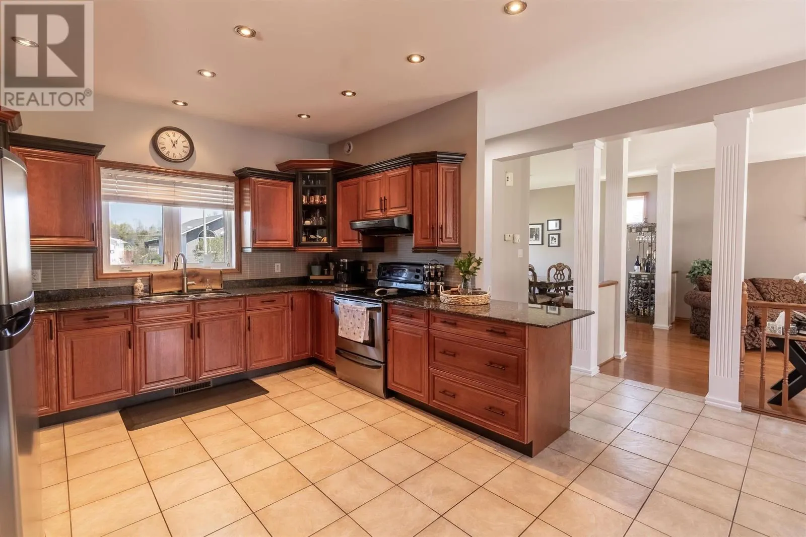 53 Laura ST