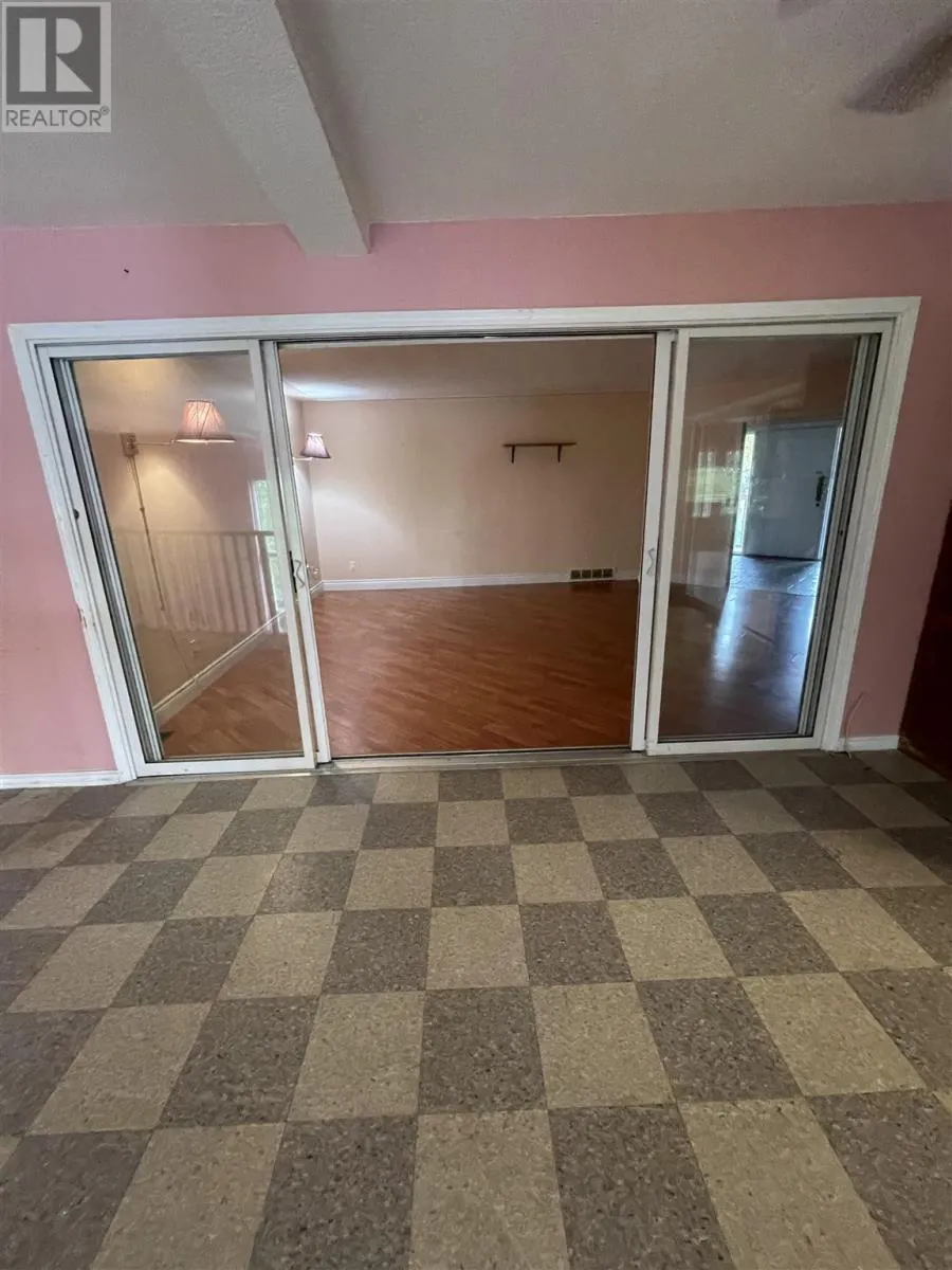 401 Lake ST