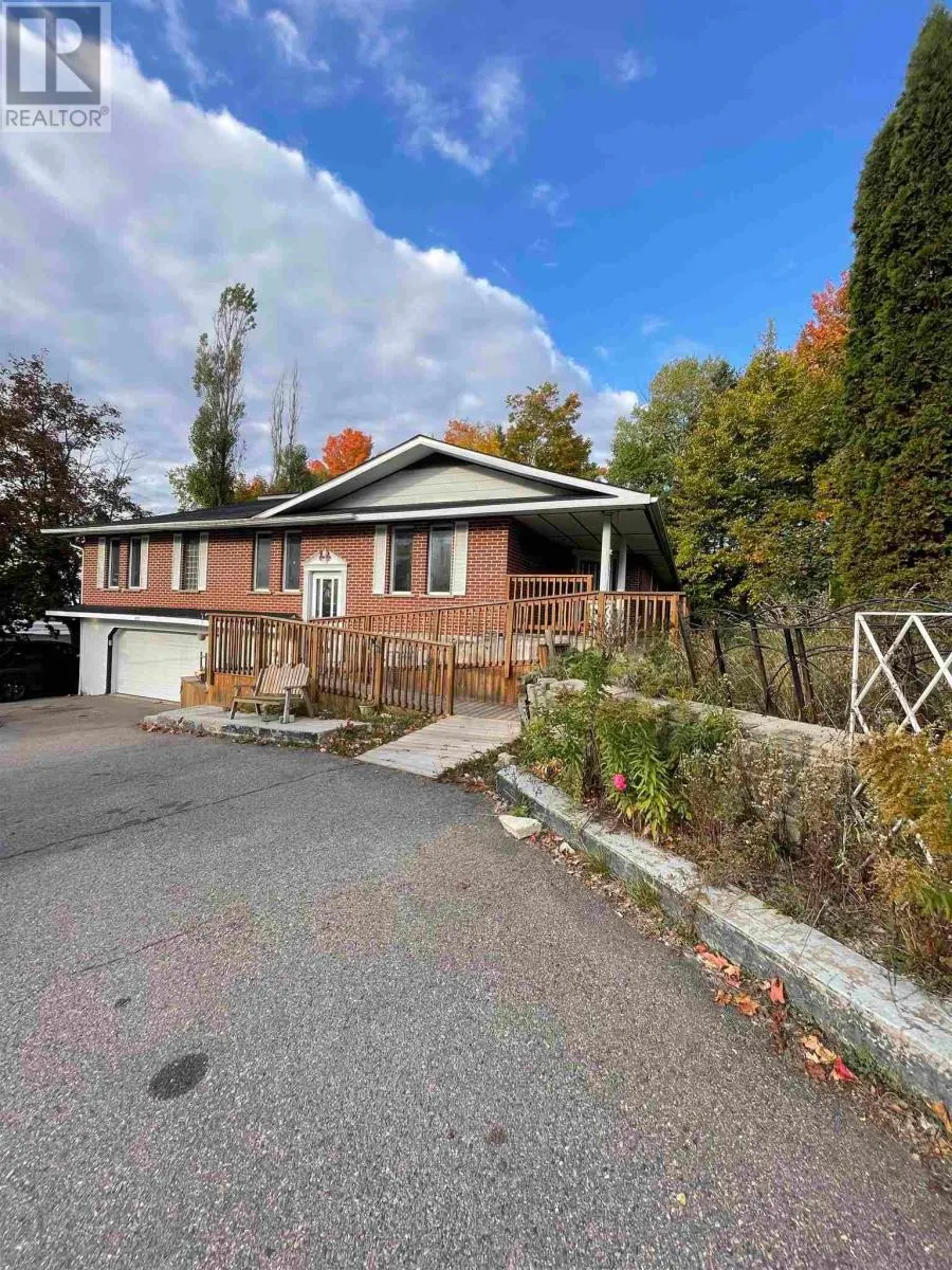 401 Lake ST