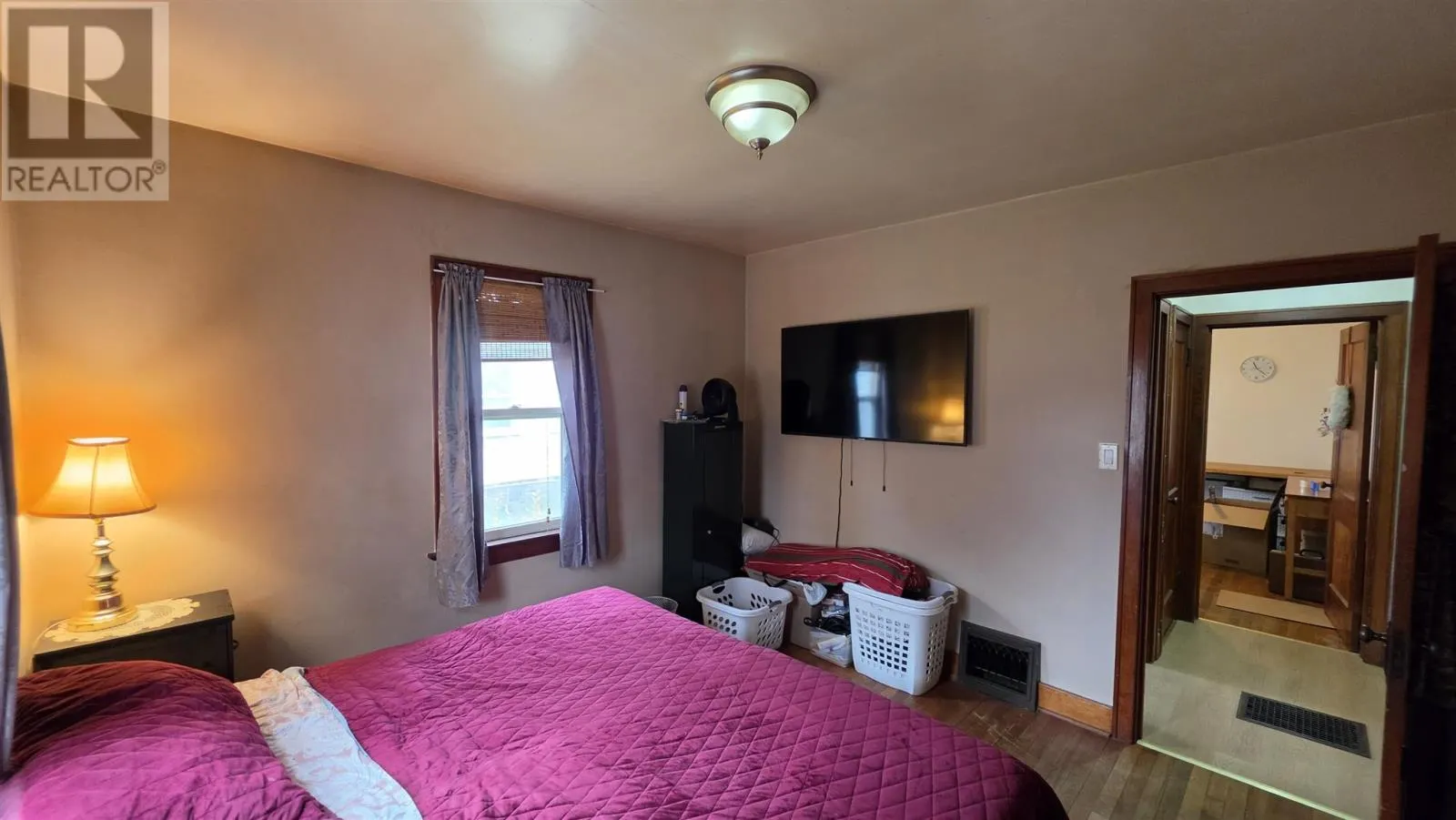 54 St. Georges AVE E
