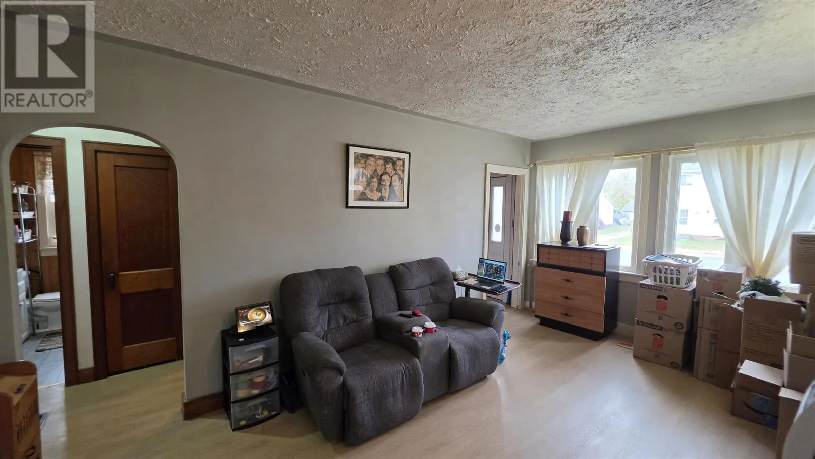 54 St. Georges AVE E