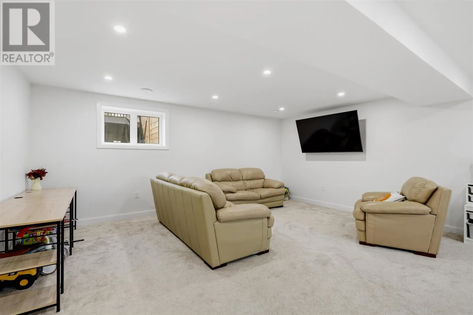 68 Crestwood AVE