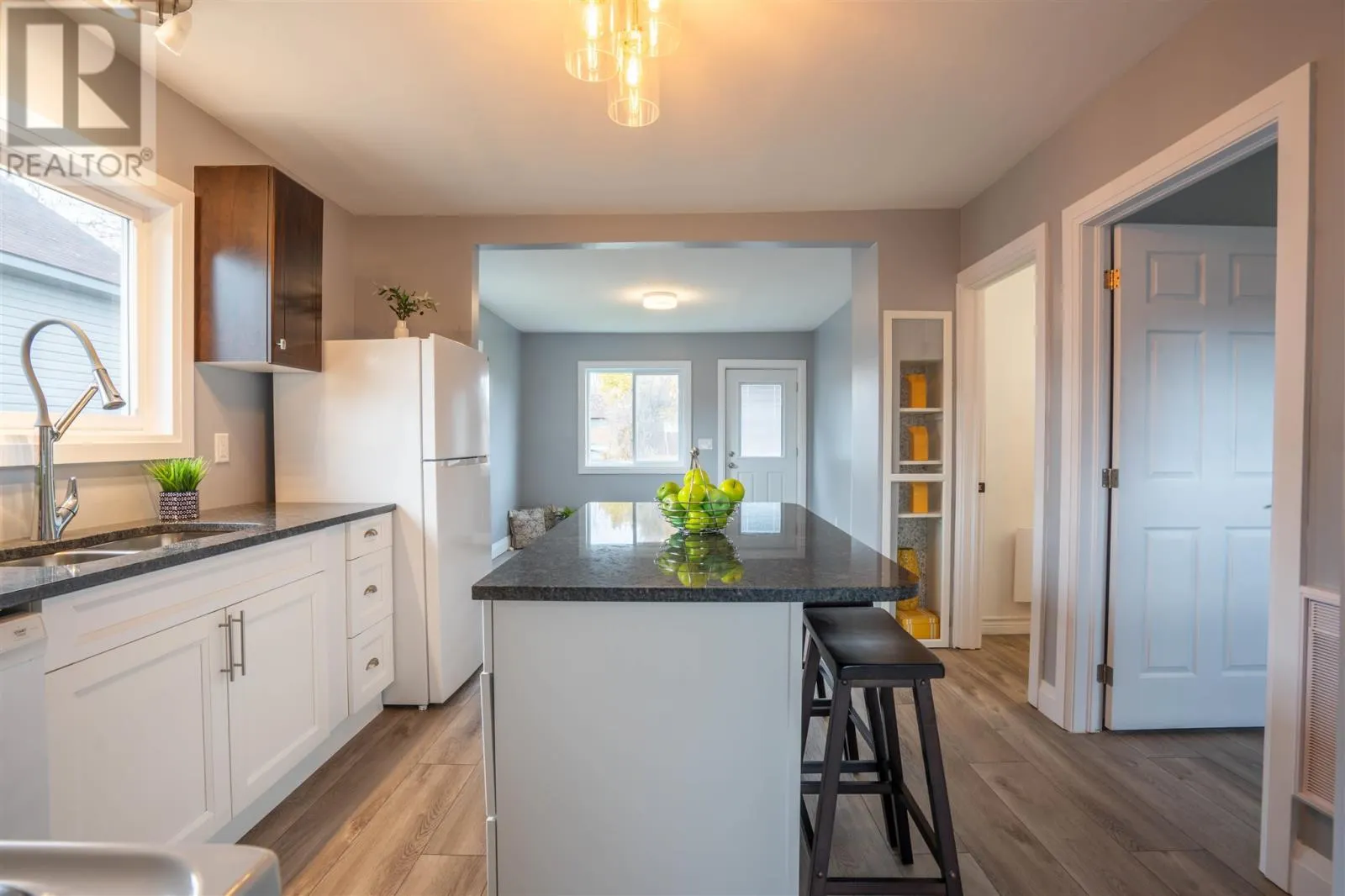 1243 Wellington E
