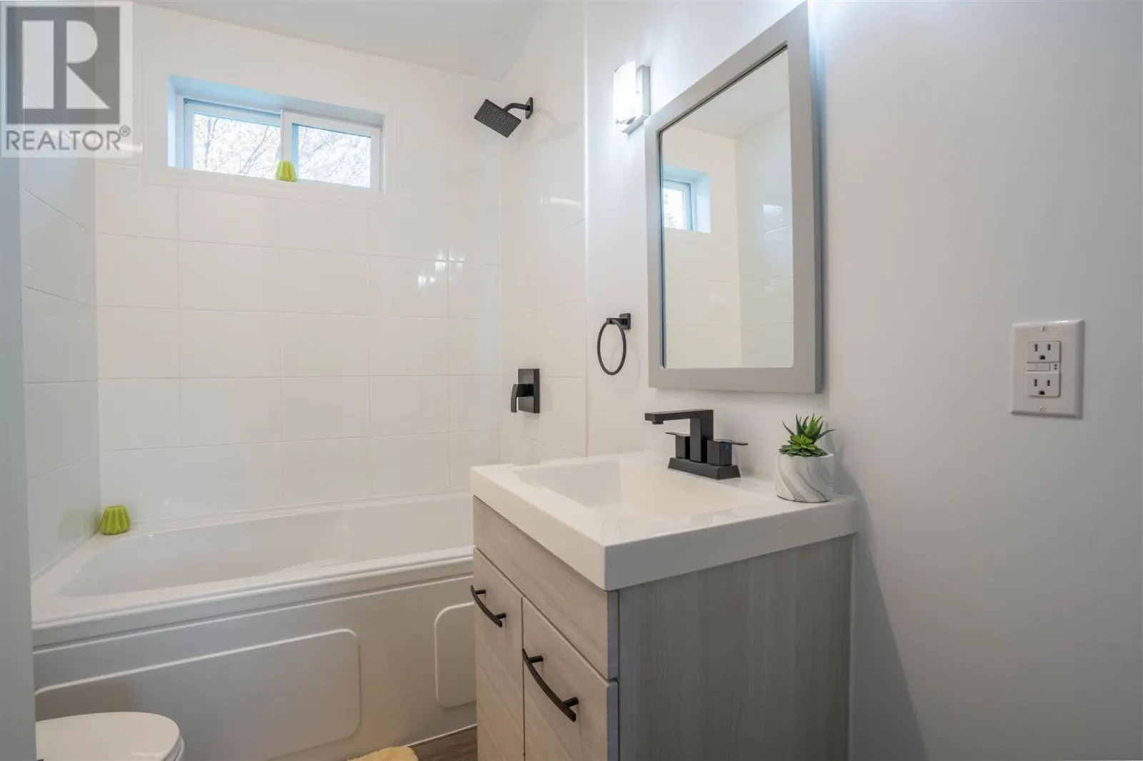 1243 Wellington E