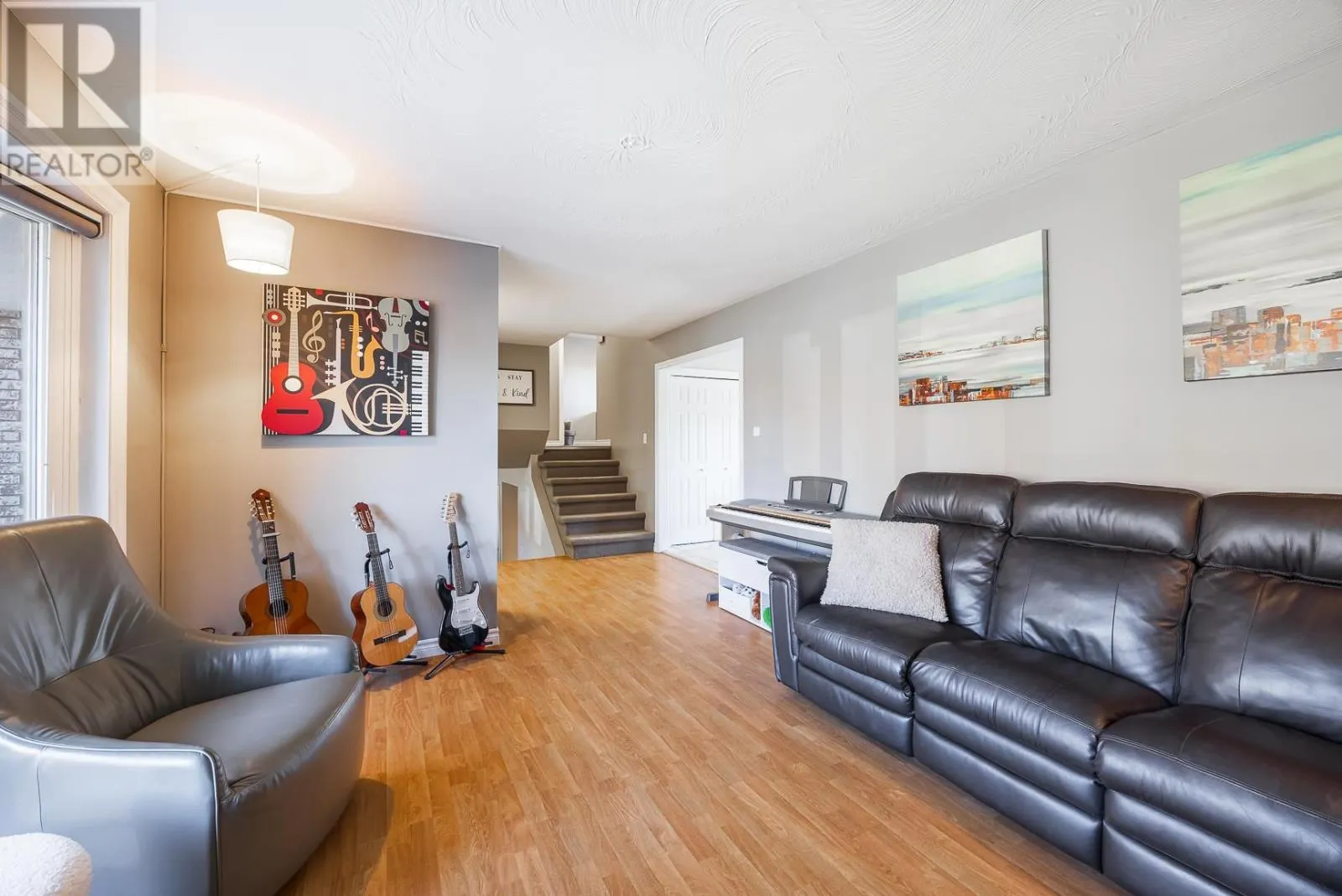 27 Highland CT