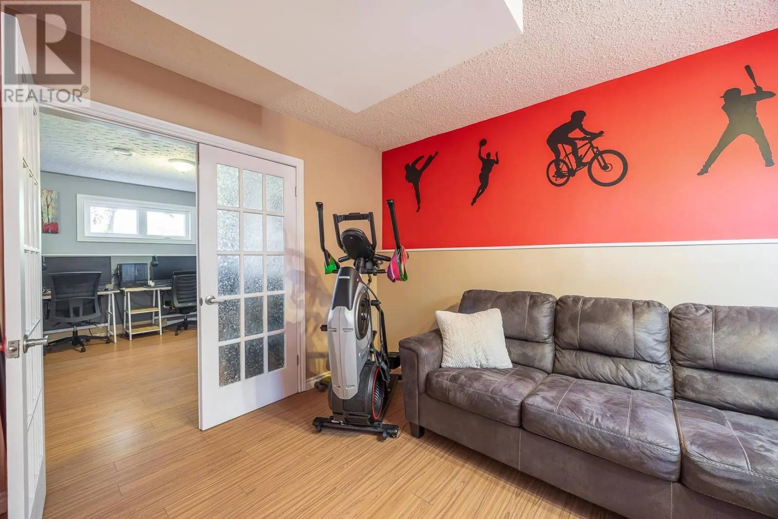 27 Highland CT