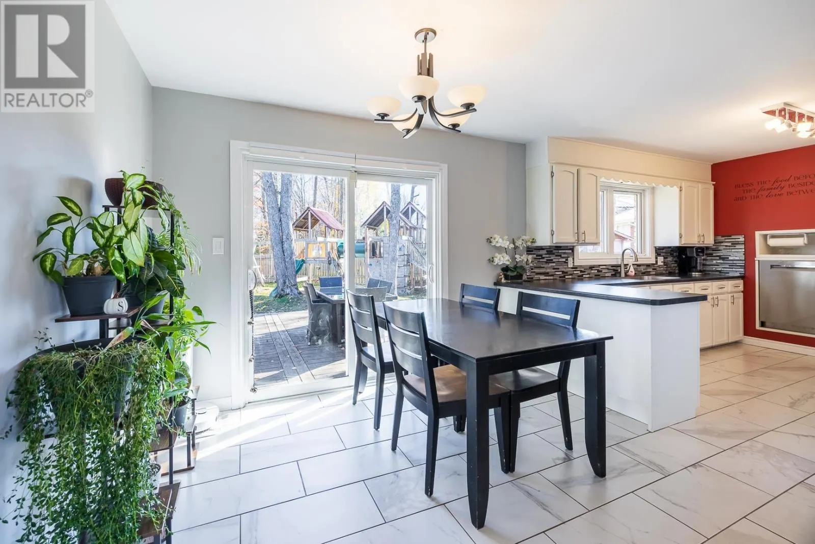 27 Highland CT