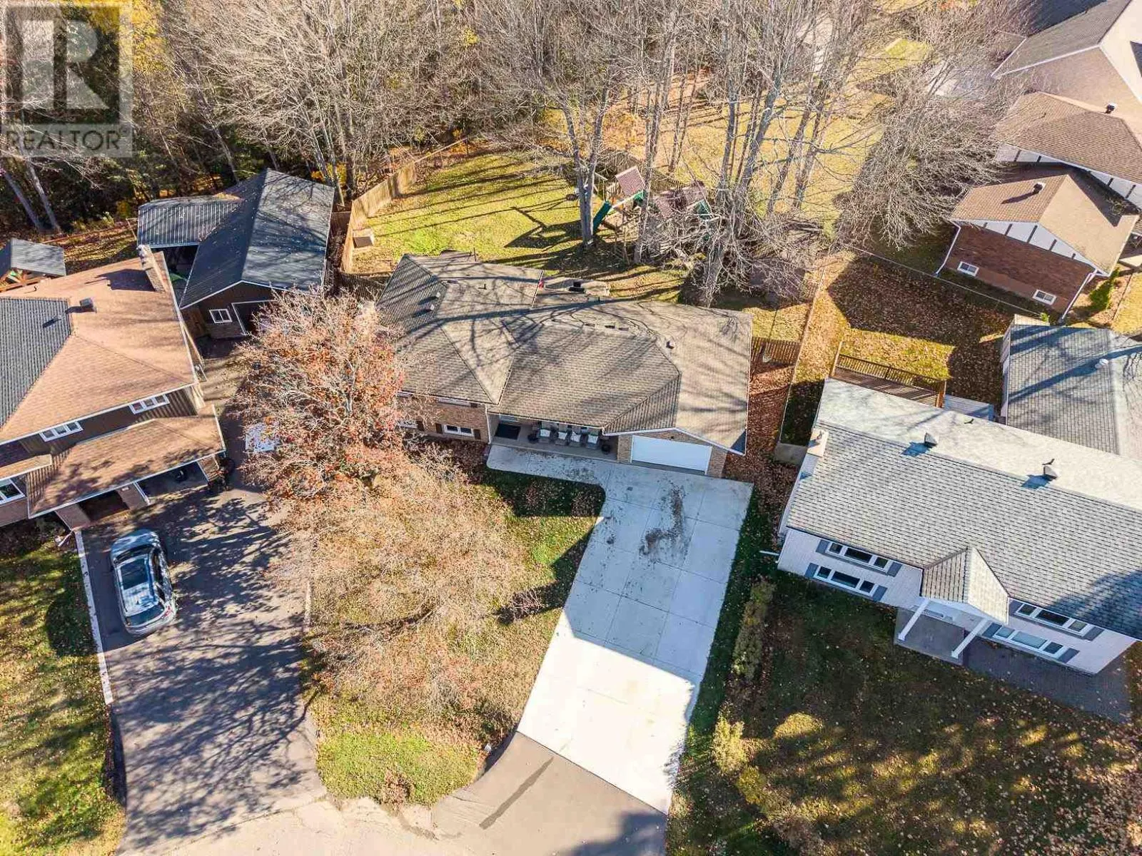 27 Highland CT