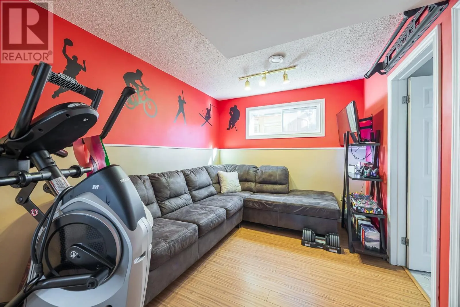 27 Highland CT