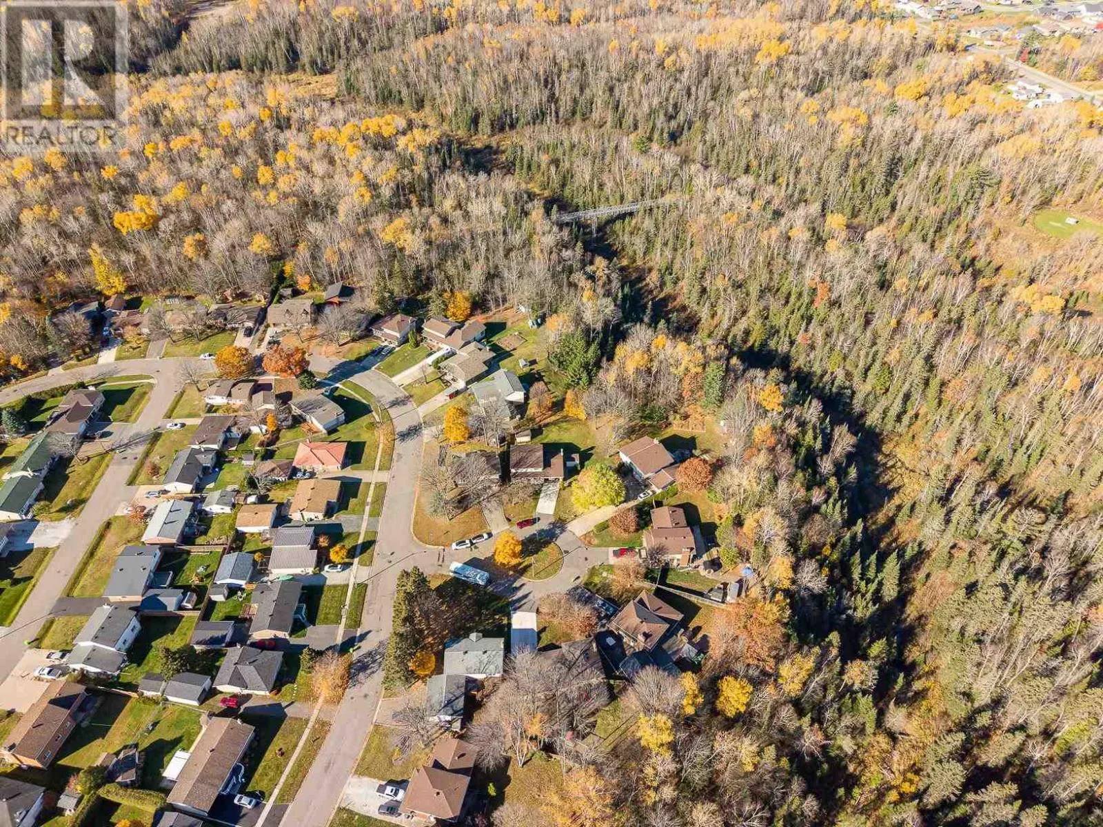 27 Highland CT