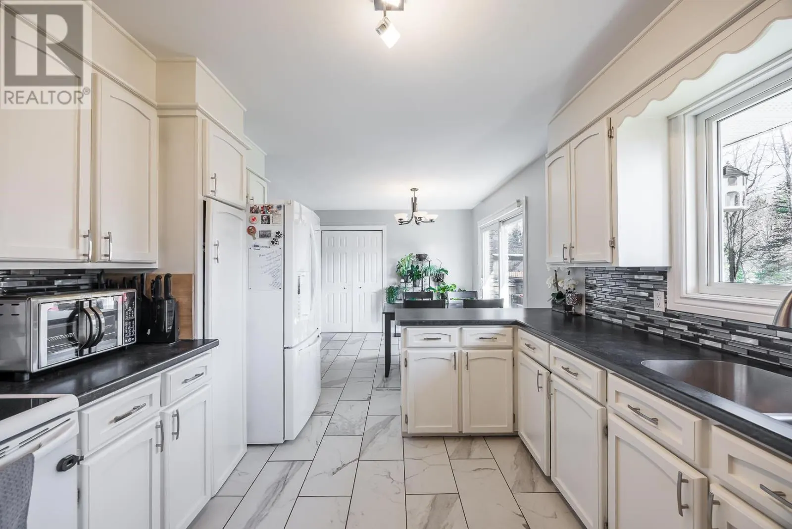 27 Highland CT