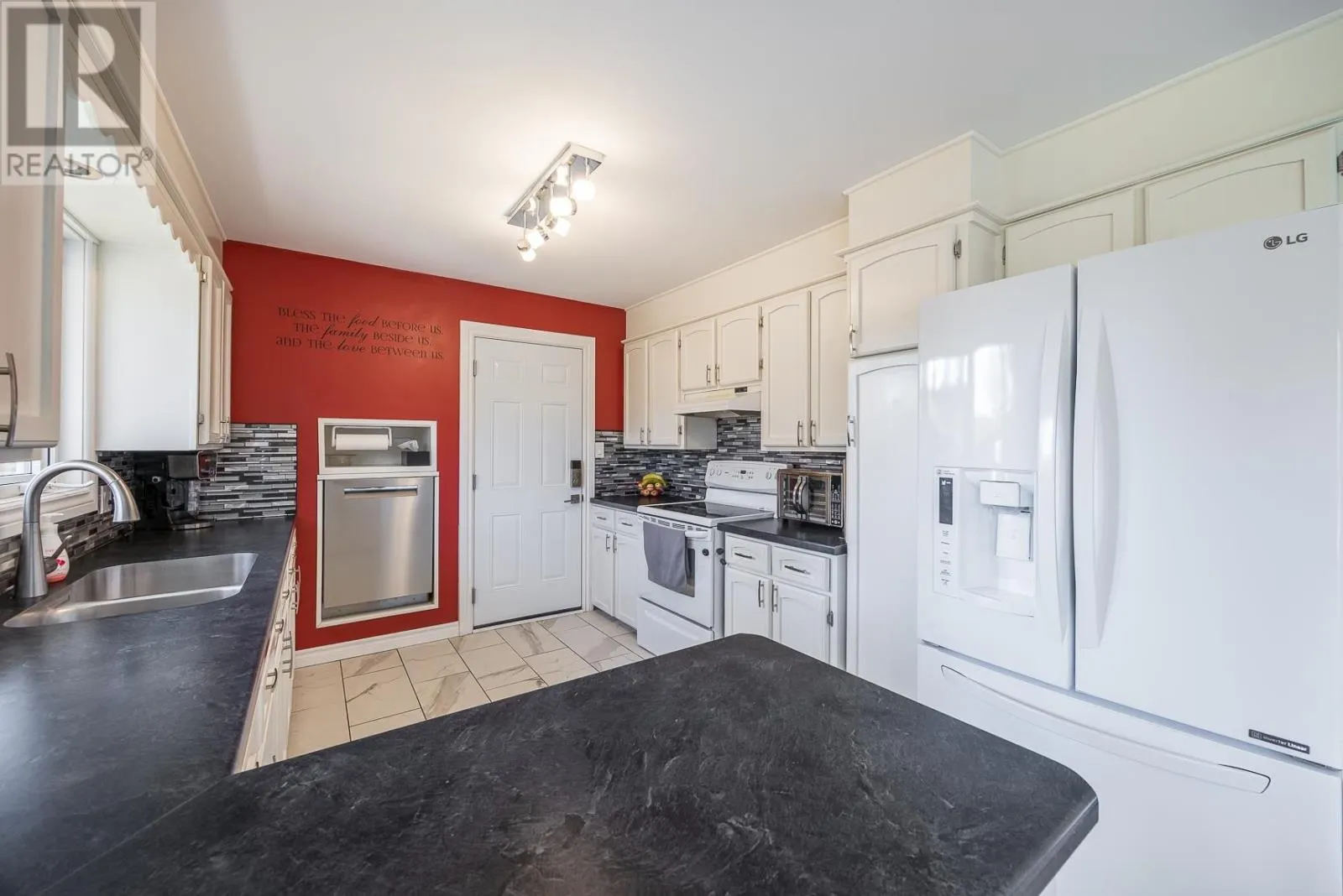 27 Highland CT