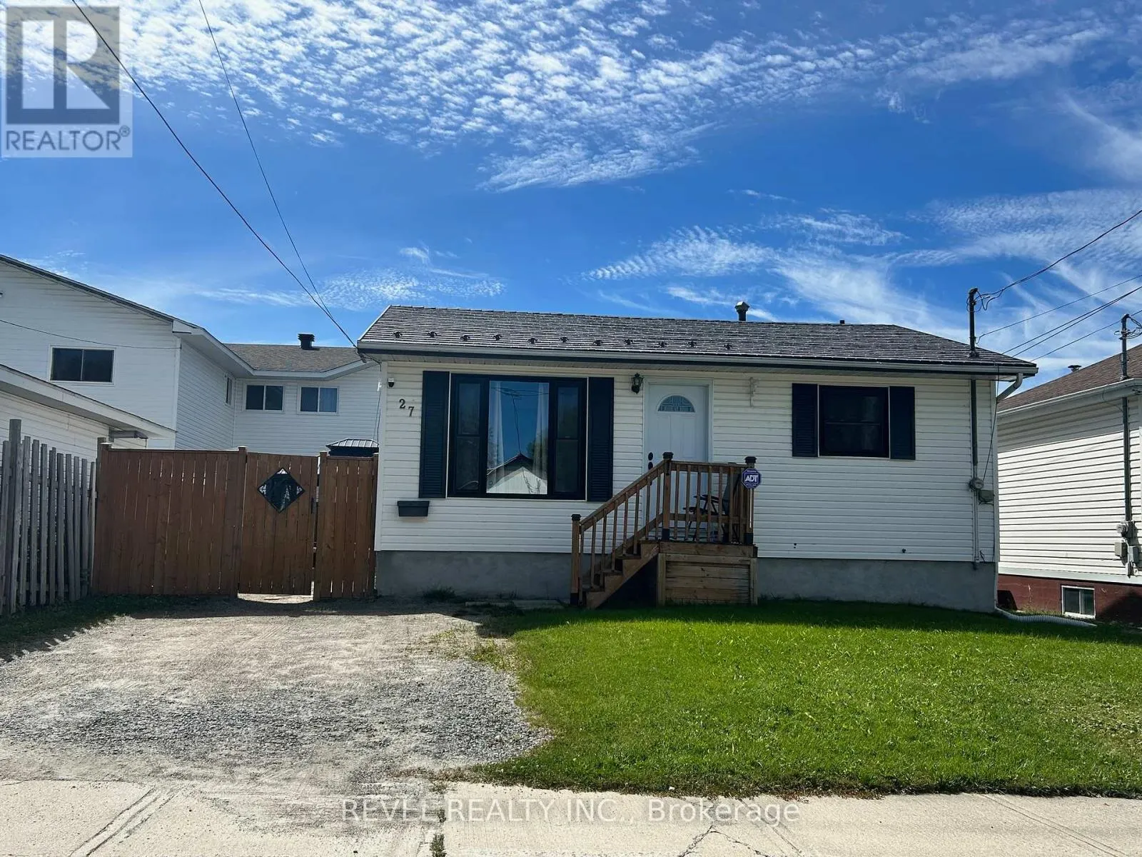 27 FLORAL AVENUE