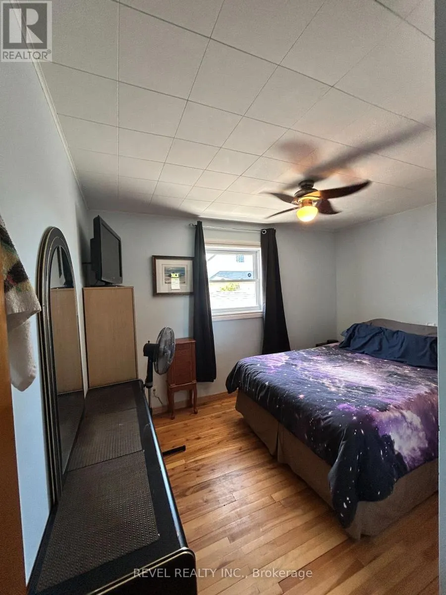 27 FLORAL AVENUE
