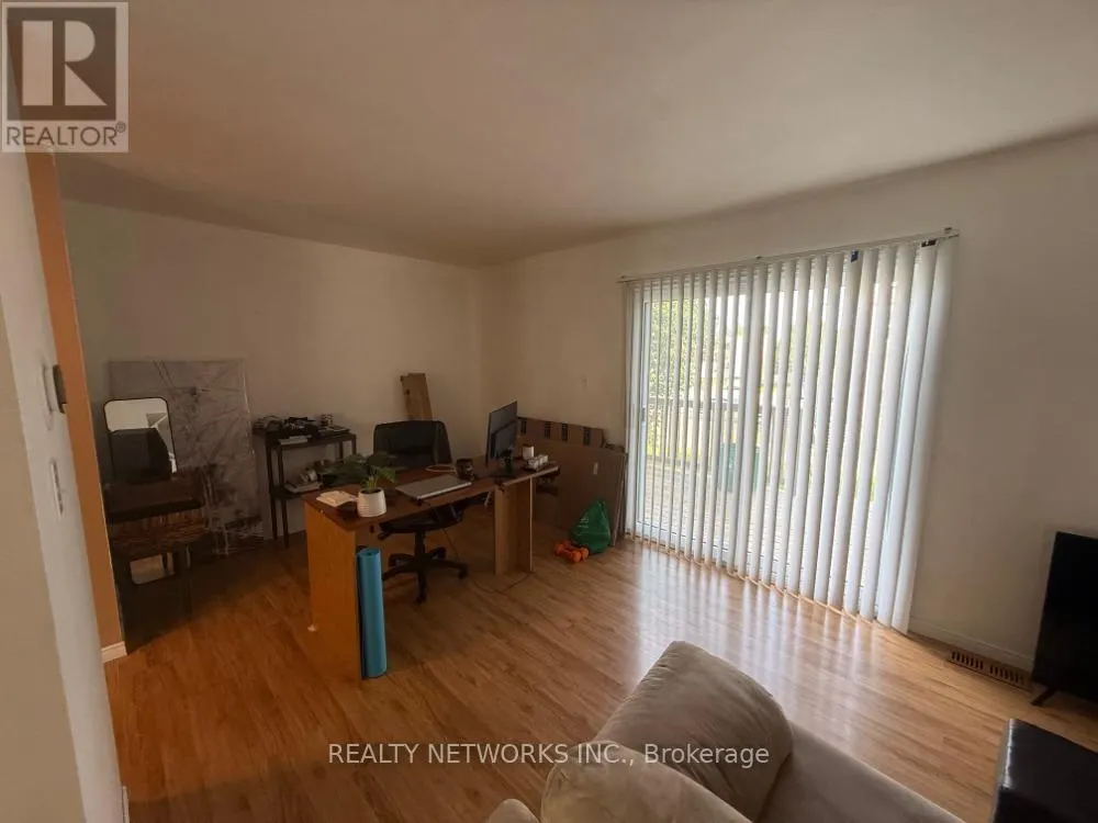 4 - 577 COLLEGE STREET, #4
