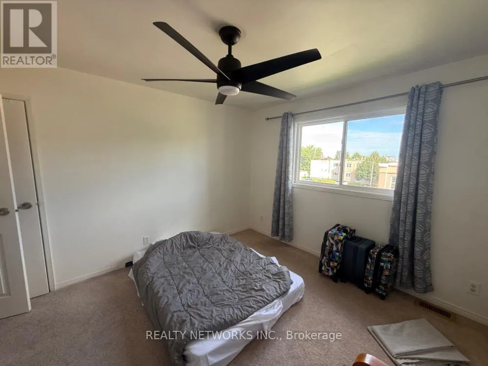 4 - 577 COLLEGE STREET, #4