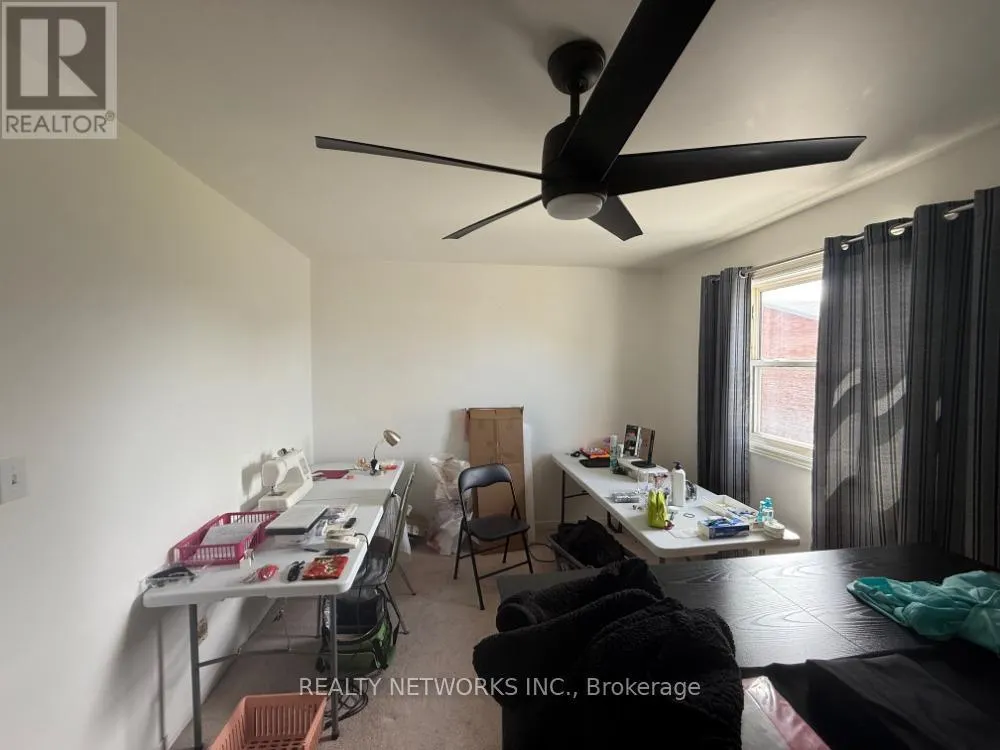 4 - 577 COLLEGE STREET, #4