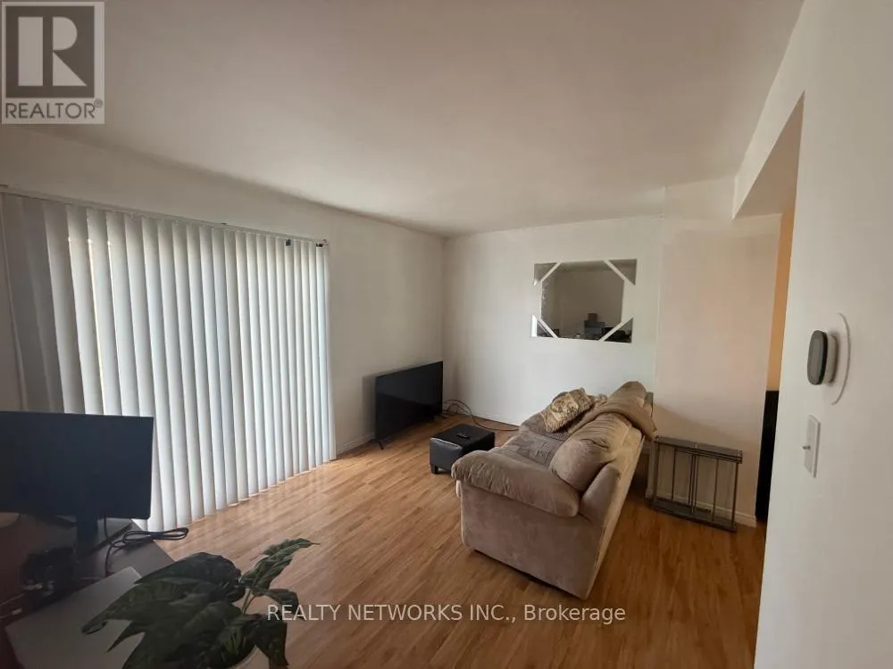 4 - 577 COLLEGE STREET, #4