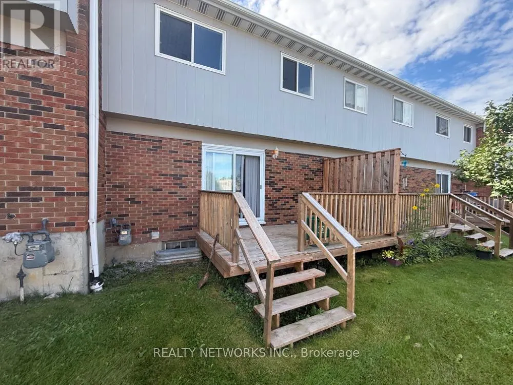 4 - 577 COLLEGE STREET, #4