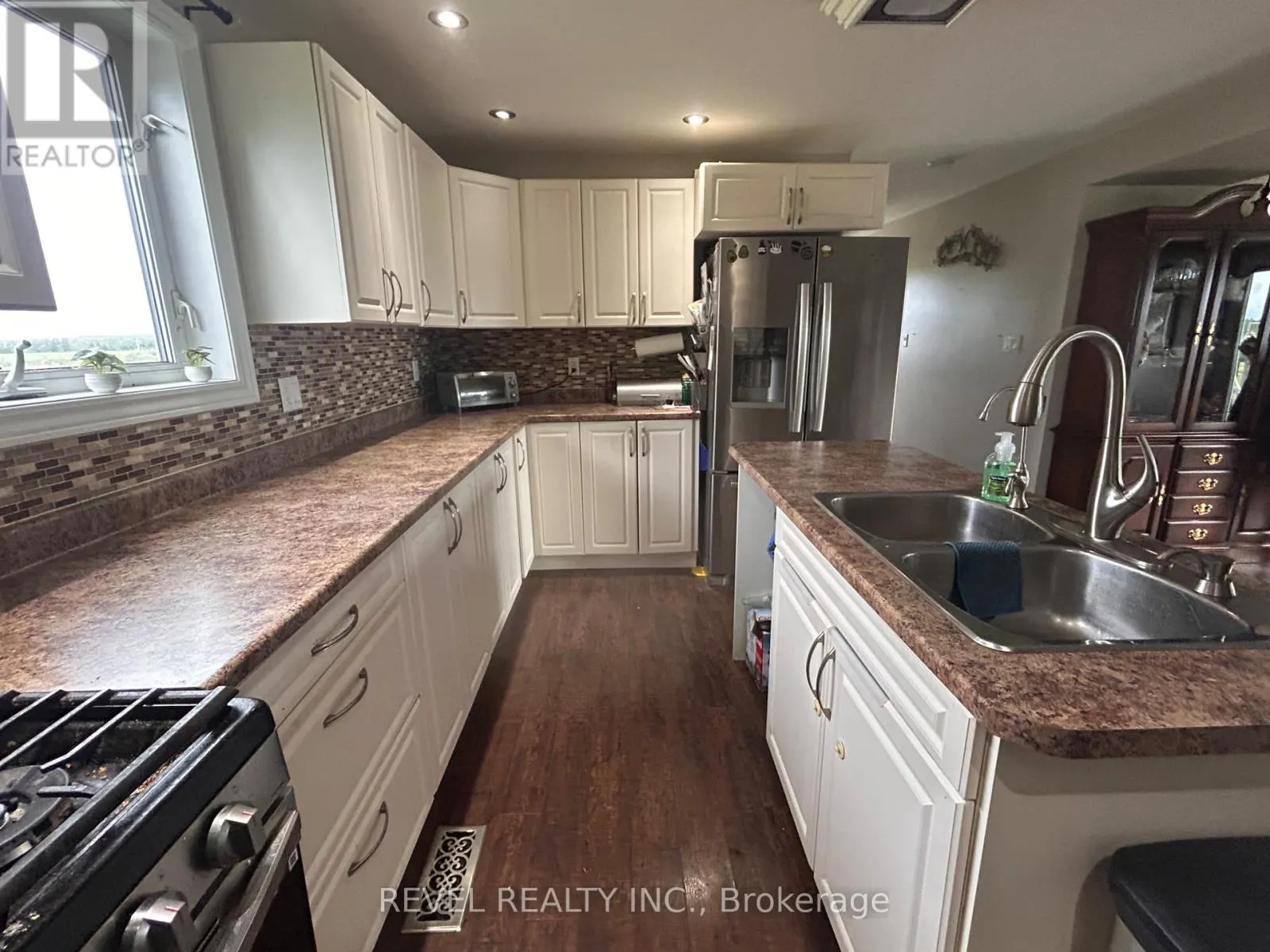 1105 4 & 5 GLACKMEYER CONCESSION