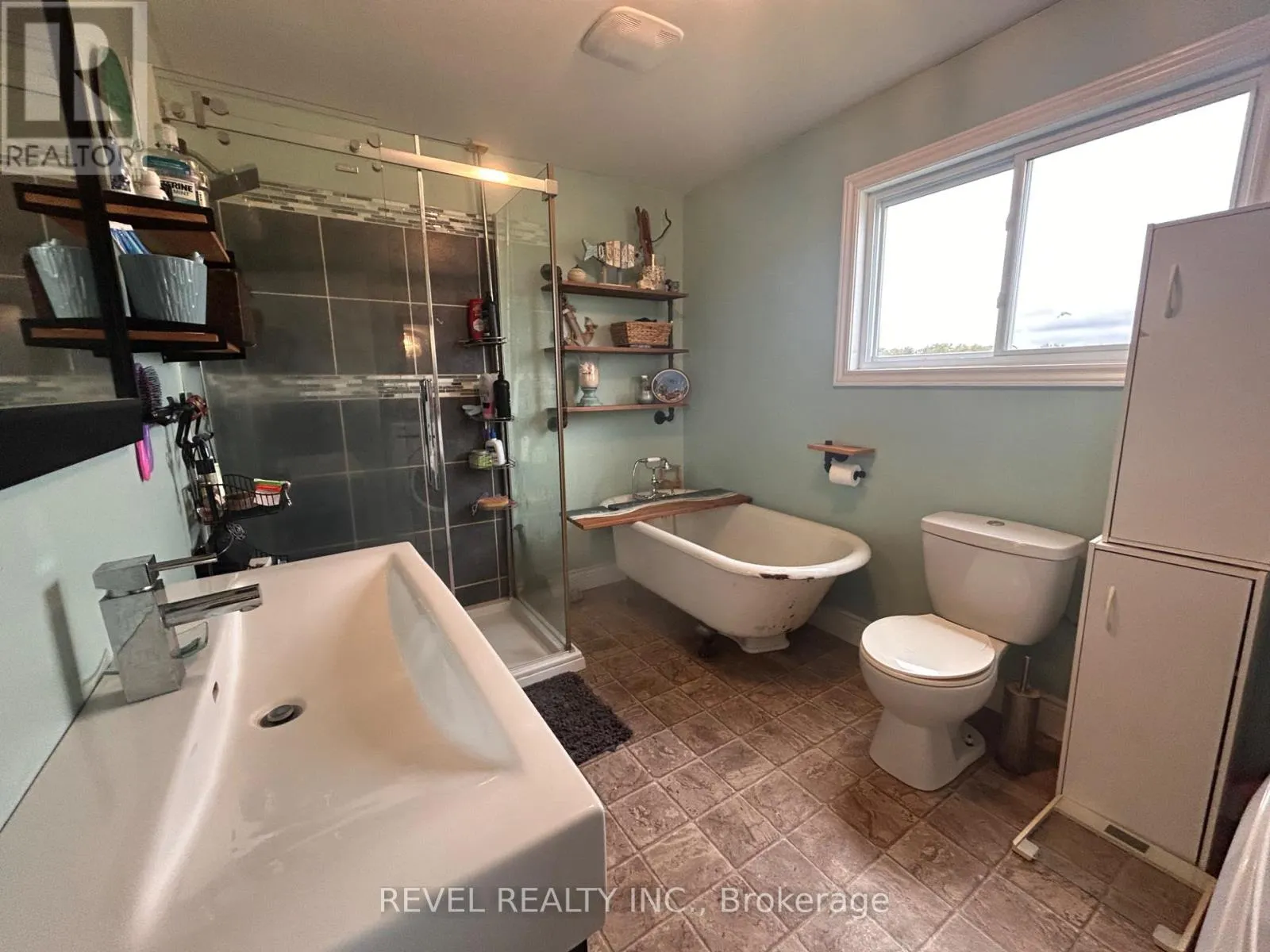 1105 4 & 5 GLACKMEYER CONCESSION