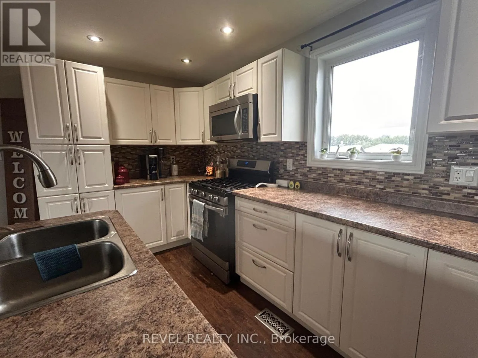 1105 4 & 5 GLACKMEYER CONCESSION