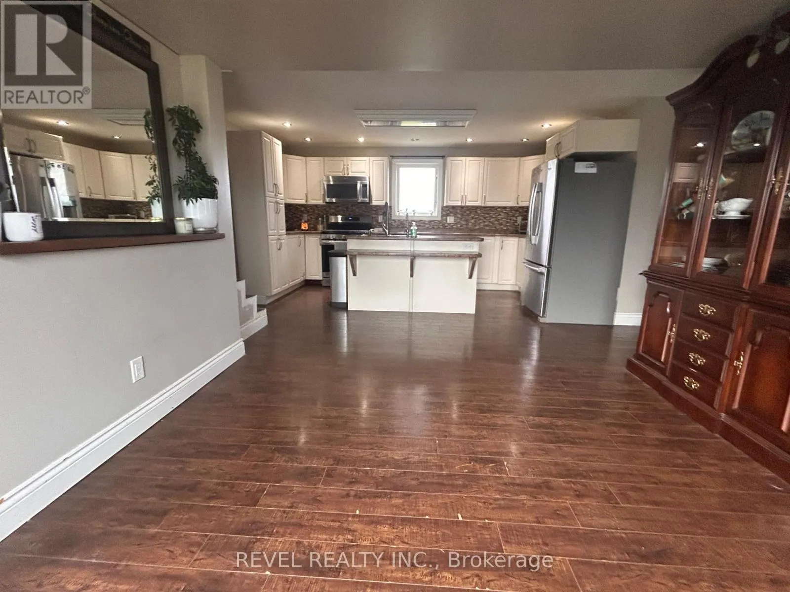 1105 4 & 5 GLACKMEYER CONCESSION