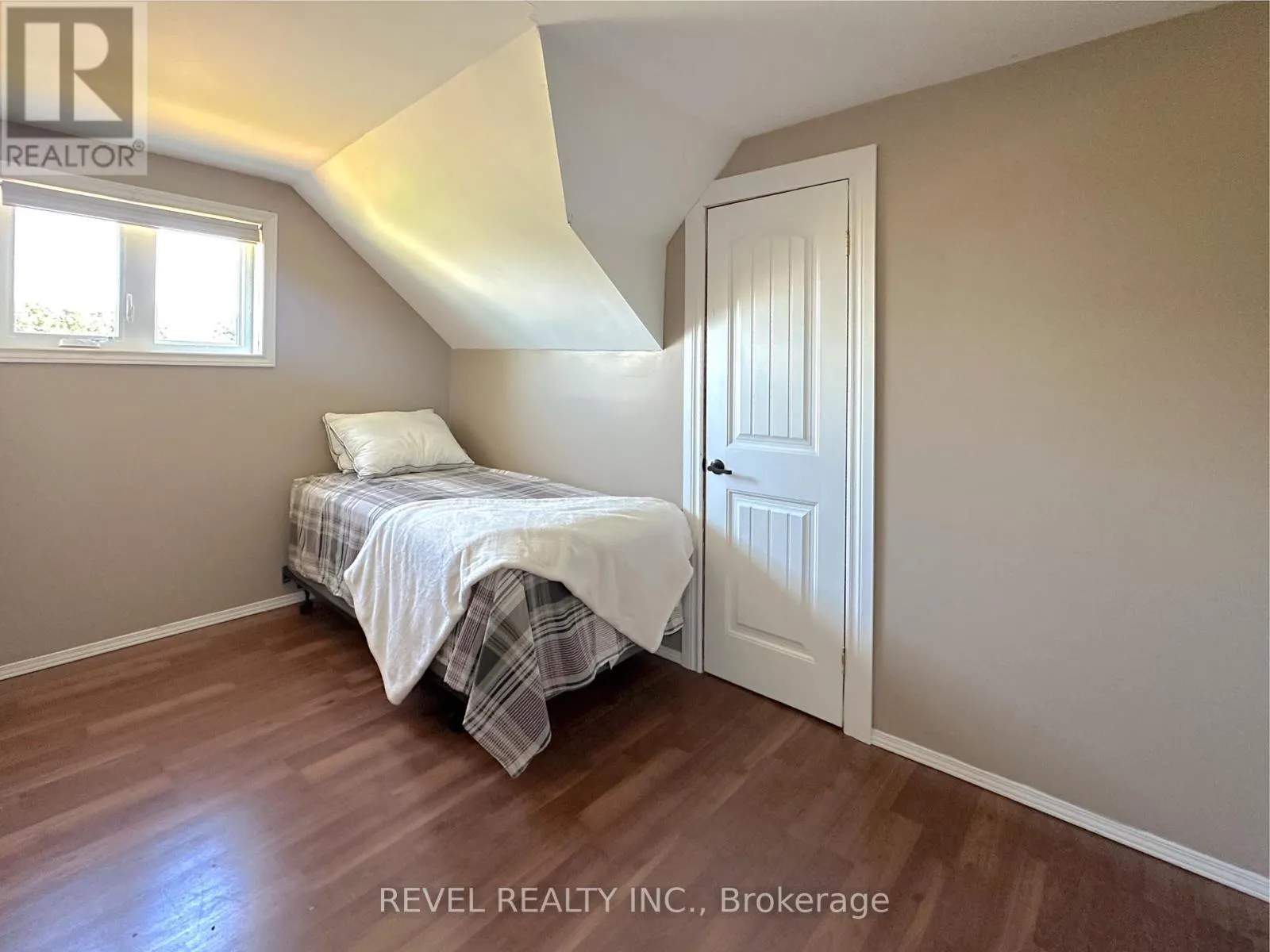 343 MACDOUGALL AVENUE