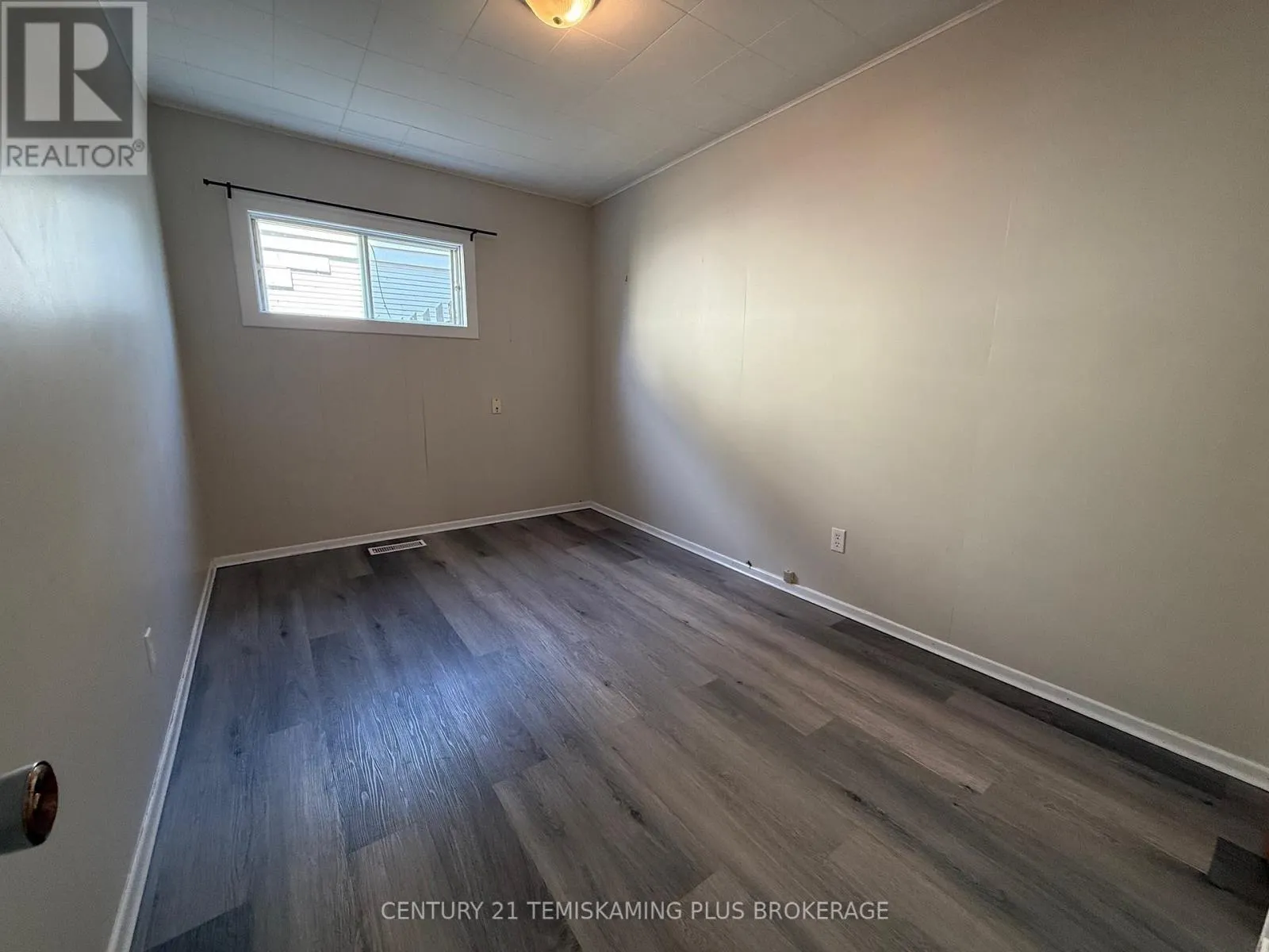 5 MCKELVIE AVENUE