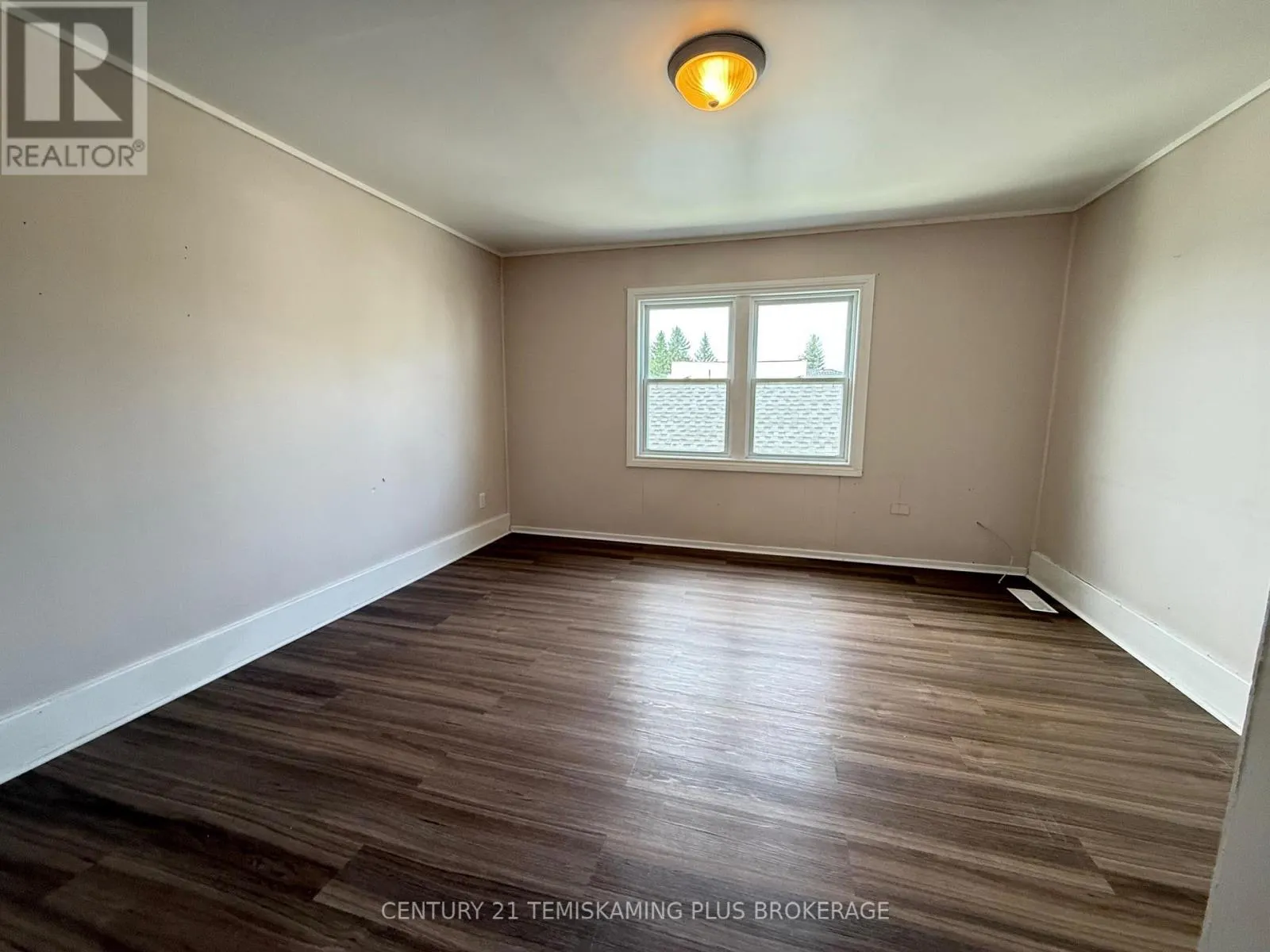 5 MCKELVIE AVENUE