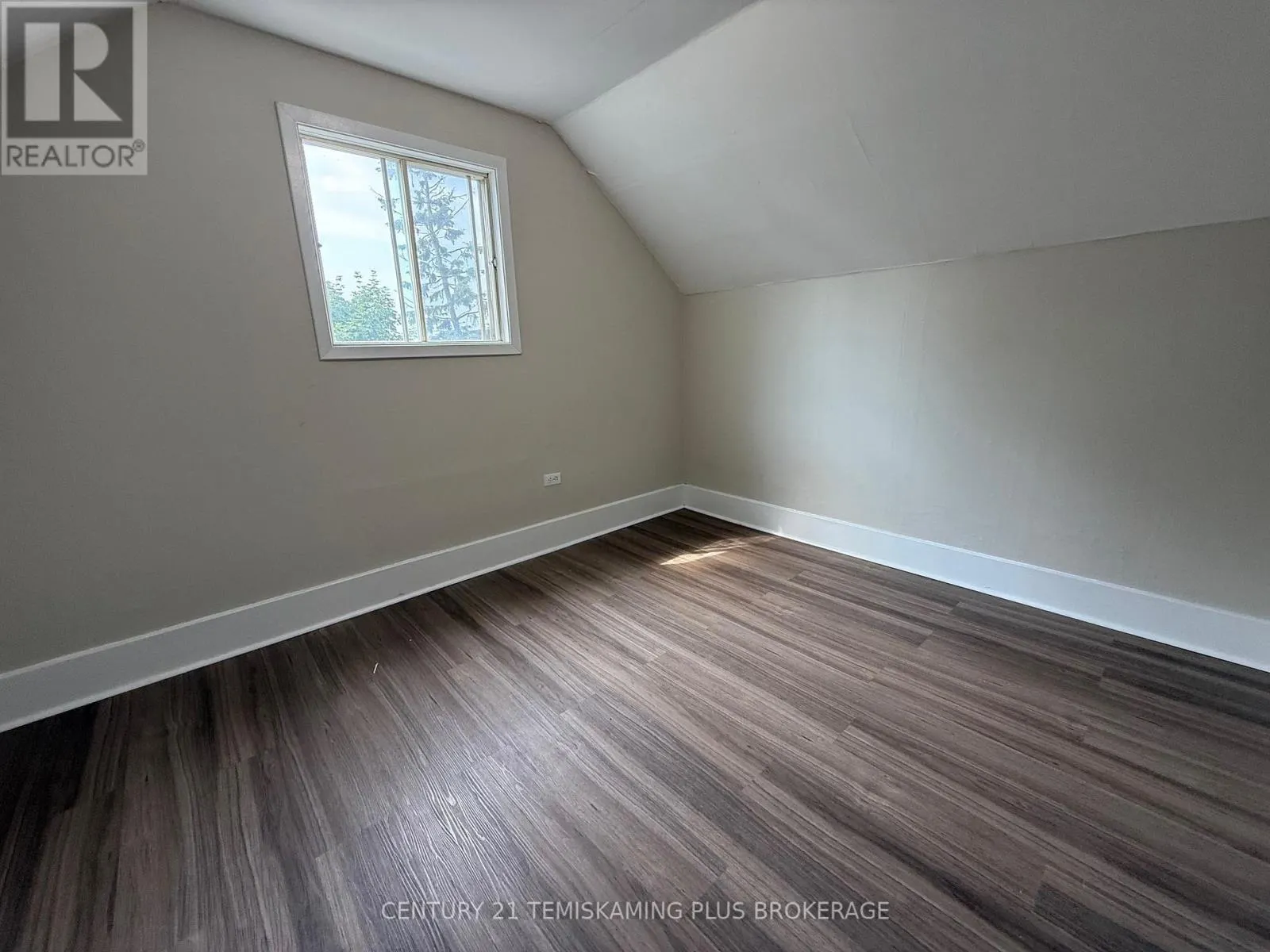 5 MCKELVIE AVENUE
