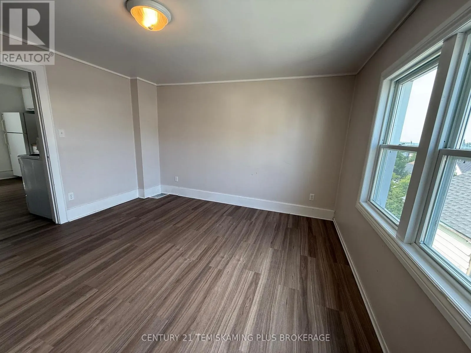5 MCKELVIE AVENUE