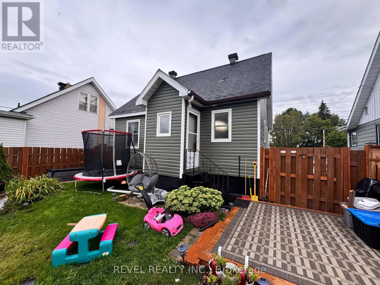 304 ROSS AVENUE E