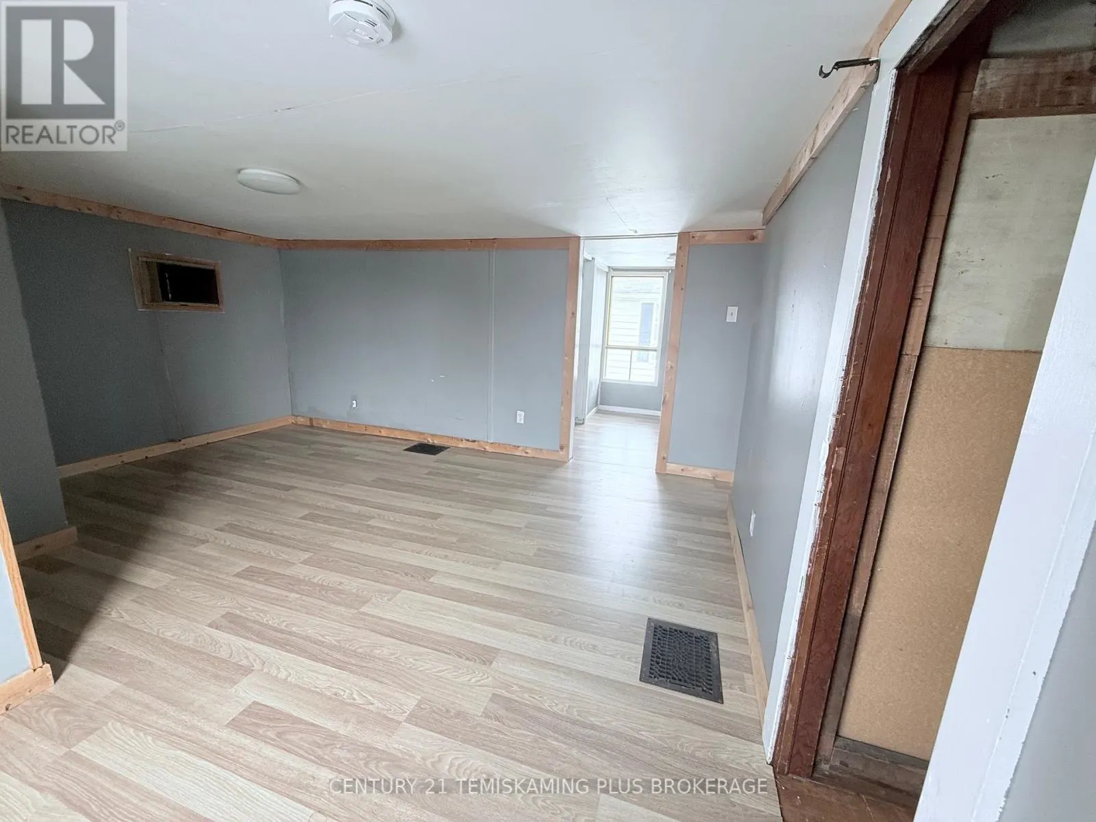 80 POPLAR AVENUE