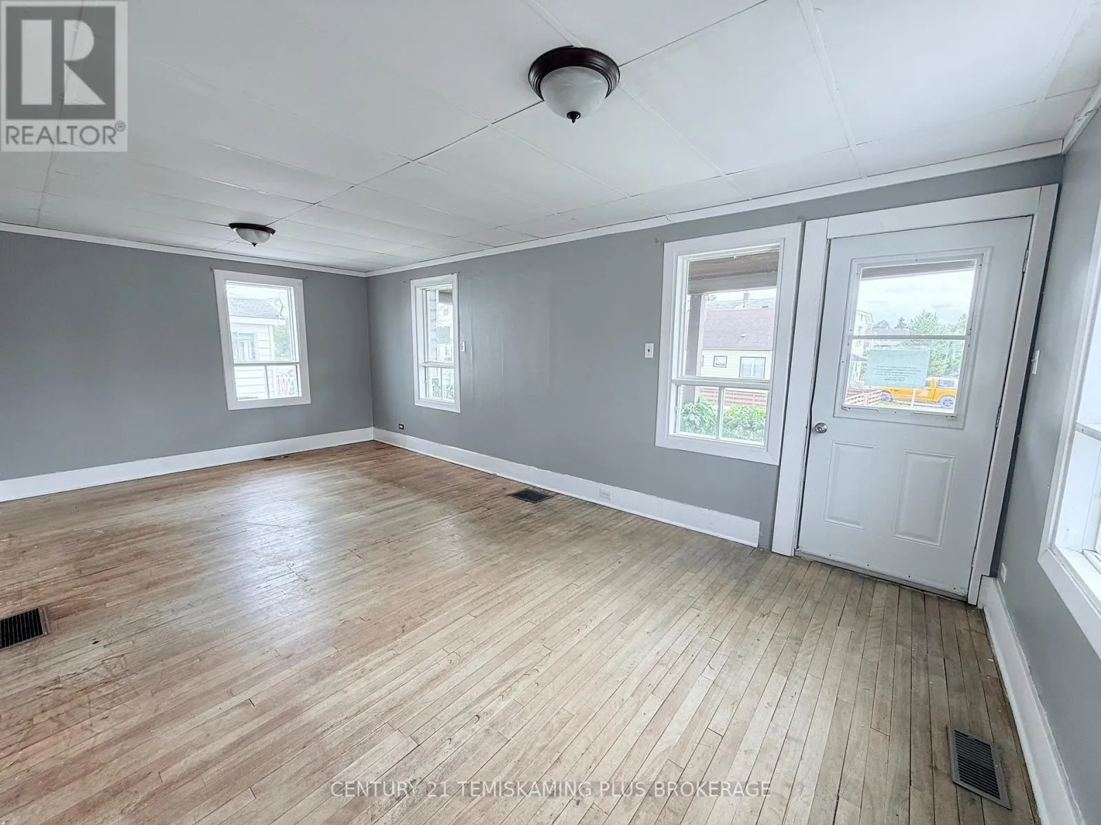 80 POPLAR AVENUE