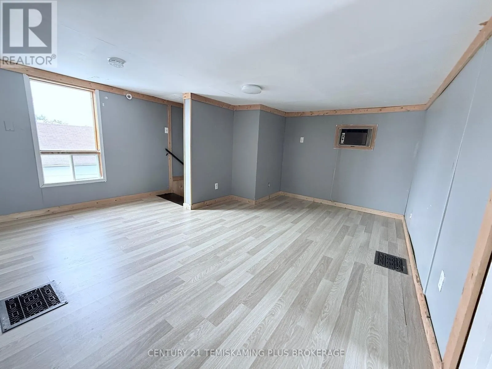 80 POPLAR AVENUE