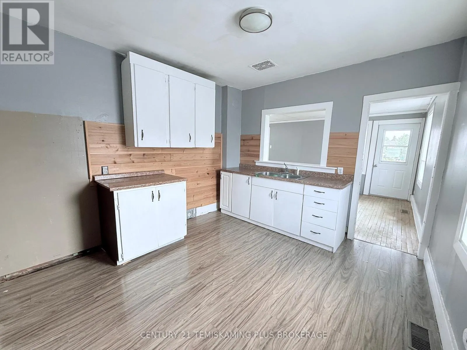 80 POPLAR AVENUE