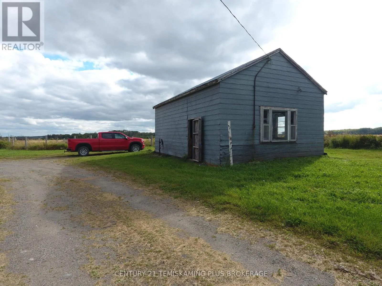 253156 ROGER'S ROAD
