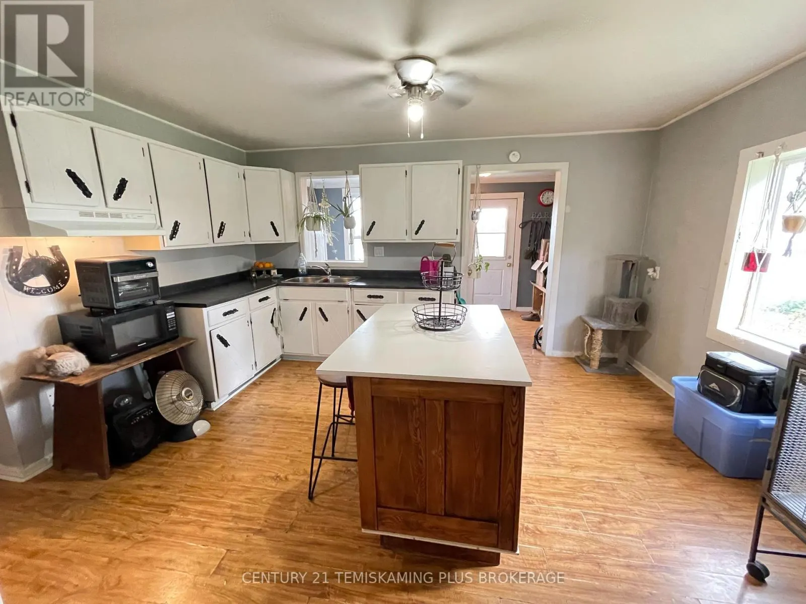 253156 ROGER'S ROAD