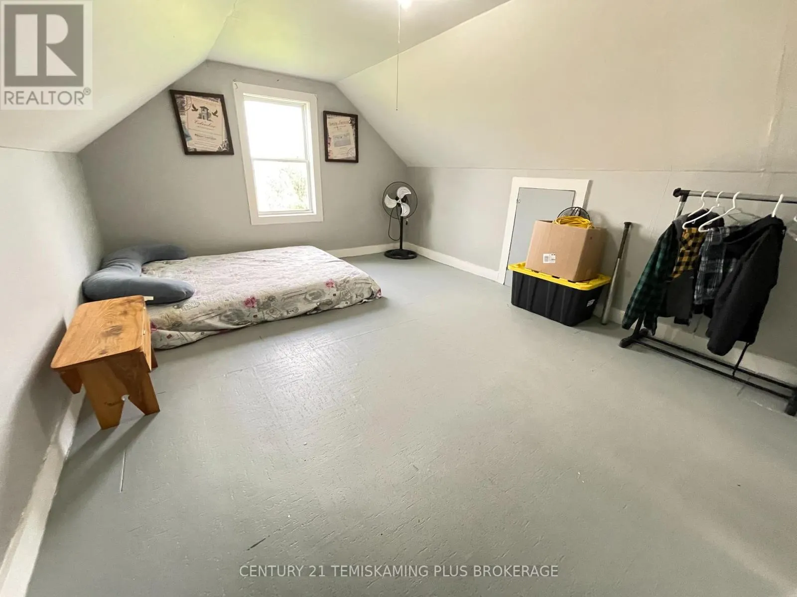 253156 ROGER'S ROAD