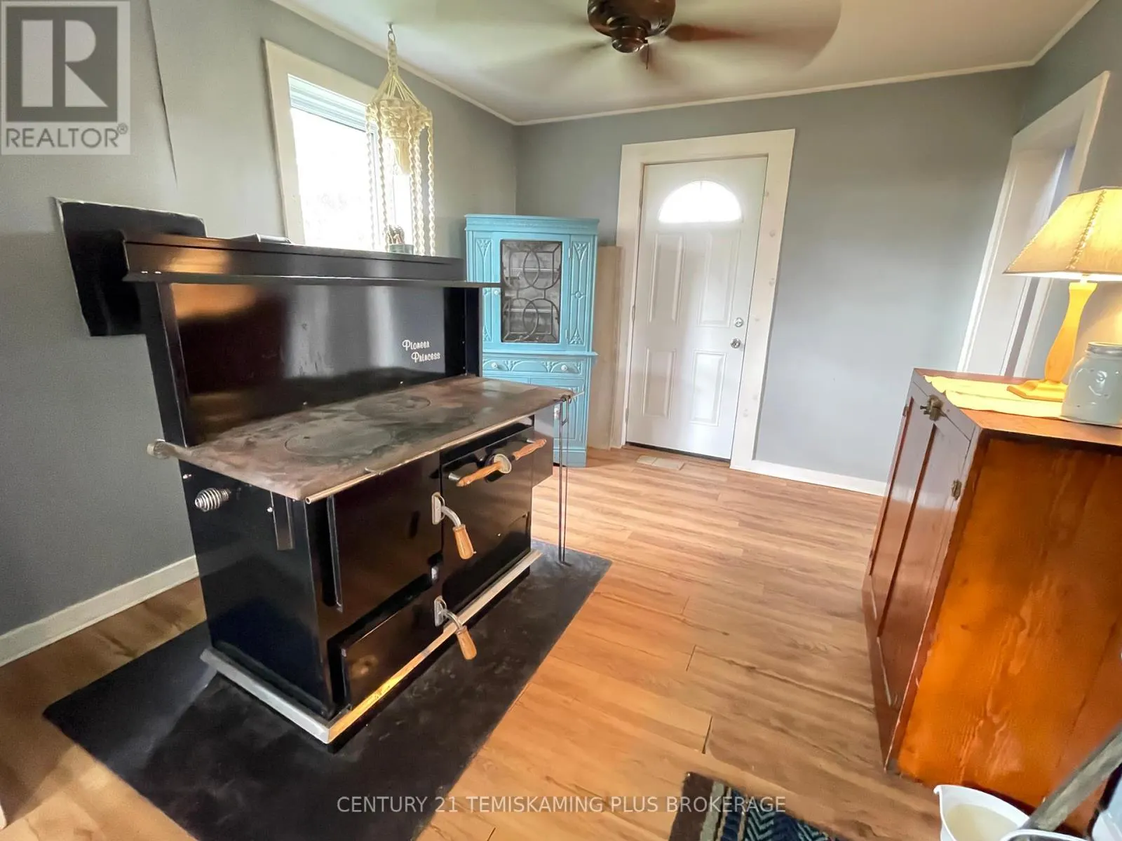 253156 ROGER'S ROAD