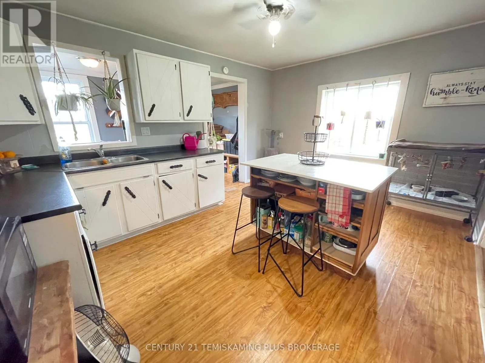 253156 ROGER'S ROAD