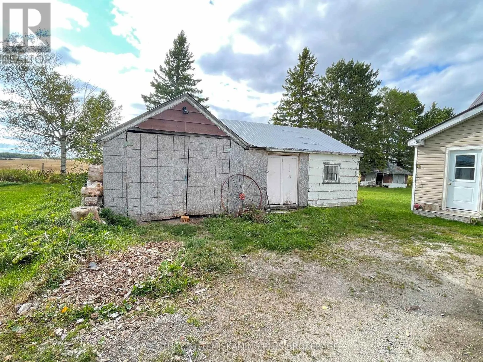 253156 ROGER'S ROAD