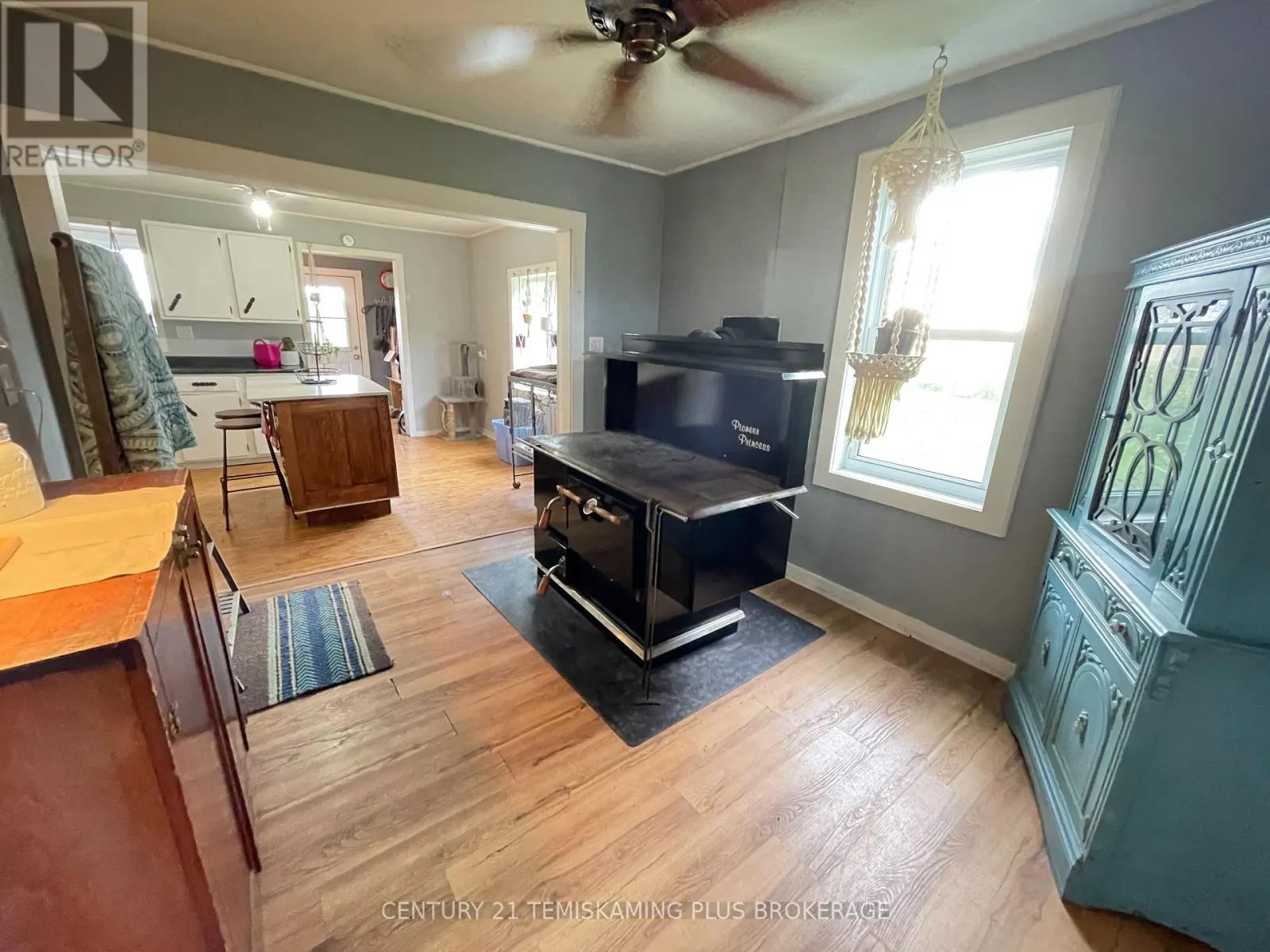 253156 ROGER'S ROAD